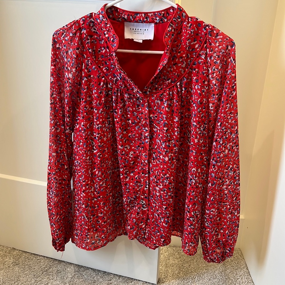 The Shirt size small button down top